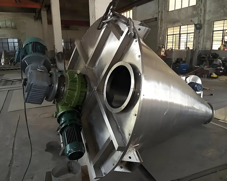Double cone mixer shell being married to its drive assembly