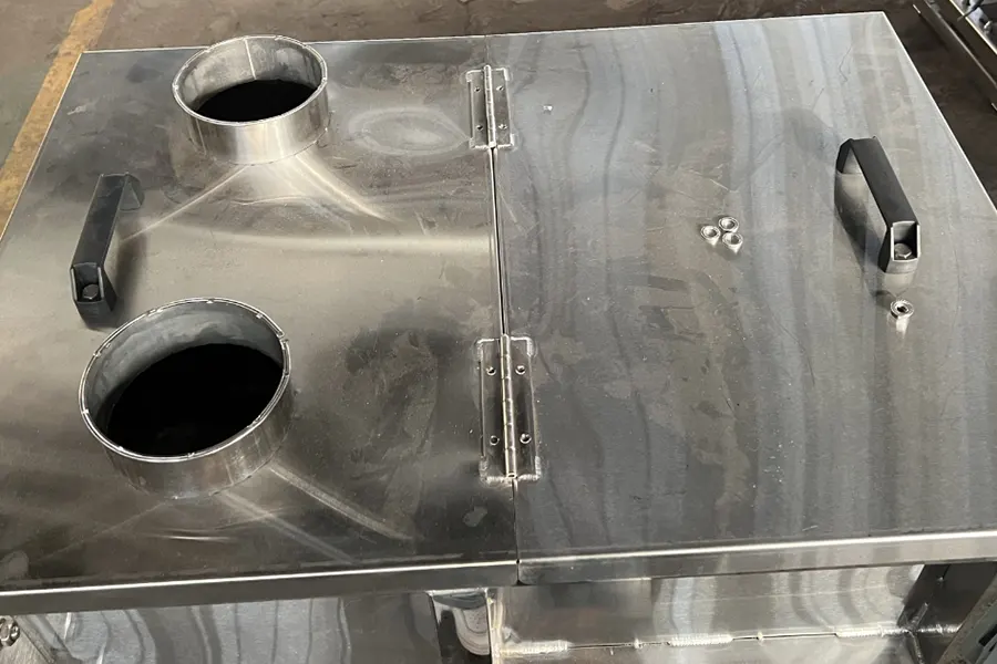 Ribbon mixer inlets