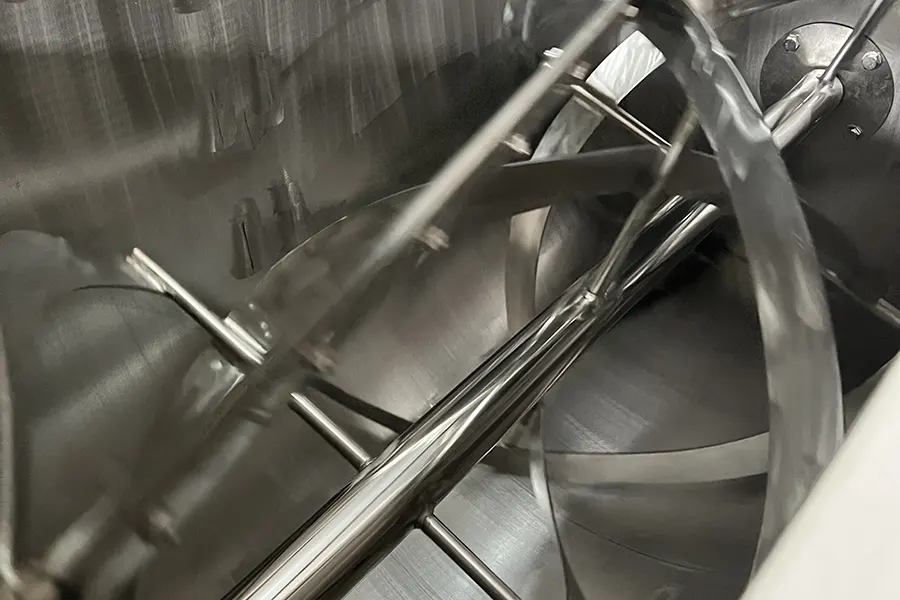 Ribbon mixer detachable main shaft